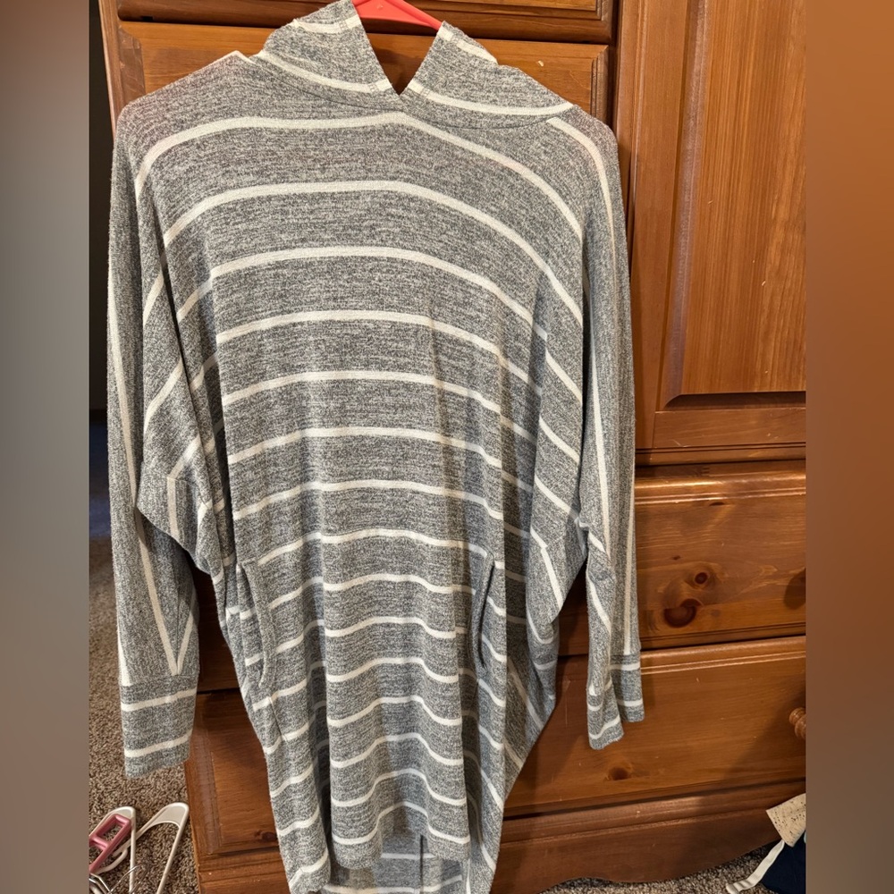 Market & Spruce Gray and White Striped Sweater